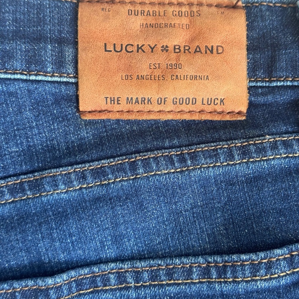Lucky Brand 221 Straight Leg Dad Jeans Mens Blue Denim 36x30 Normcore Minimalist - Picture 3 of 10